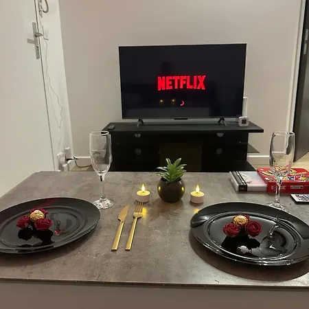 Jacuzzi Prive & Cinema - Romantique 아파트 *