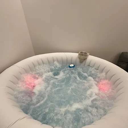 Jacuzzi Prive & Cinema - Romantique Essey-lès-Nancy