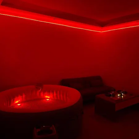 Lejlighed Jacuzzi Prive & Cinema - Romantique