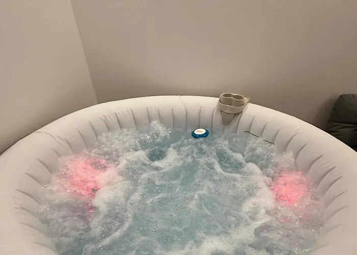 Jacuzzi Prive & Cinema - Romantique Essey-lès-Nancy